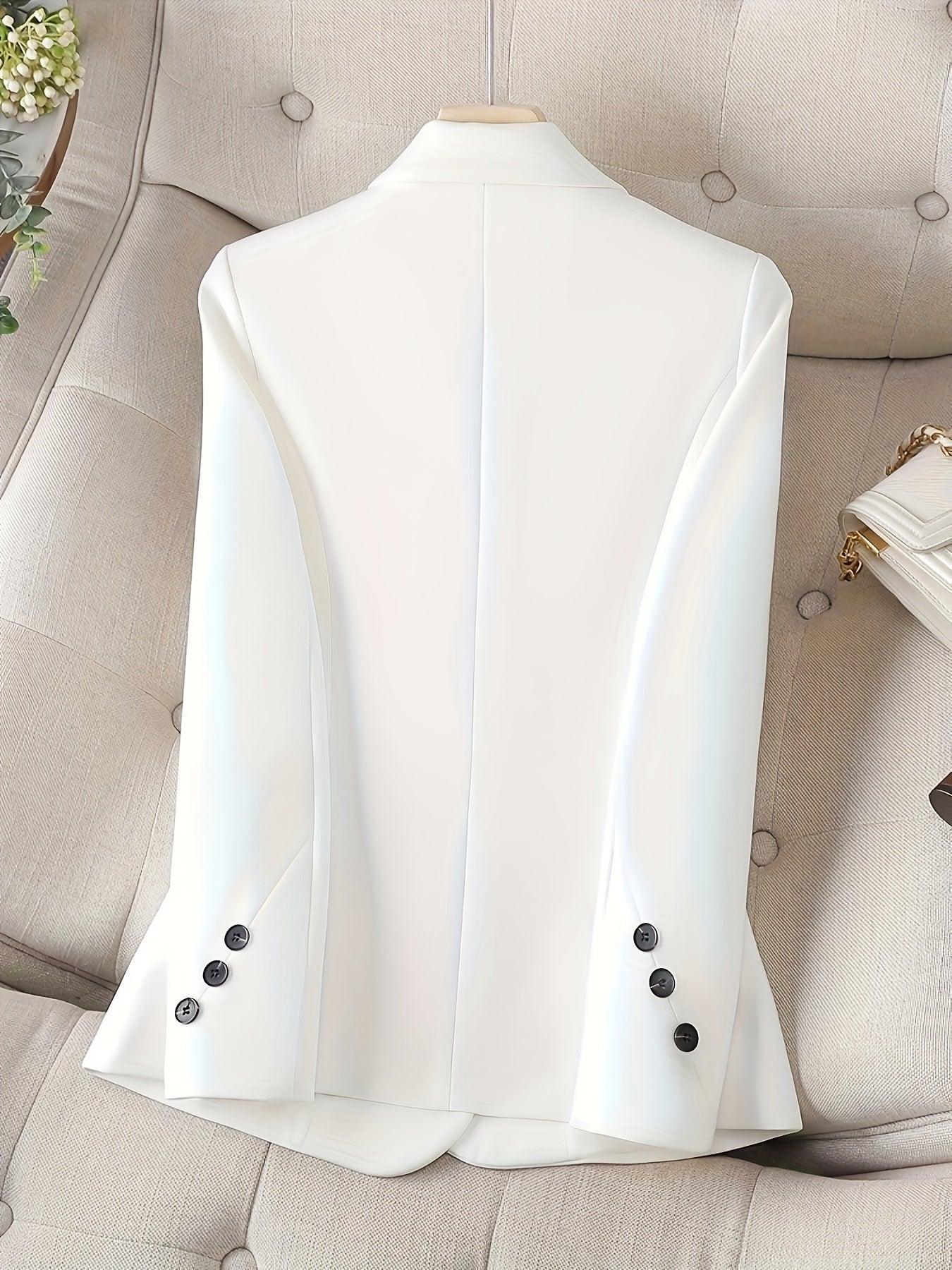 Classic tailored single-button blazer for women